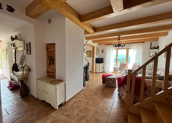 بيت للعطل Dom Pod Kogutem Laliki