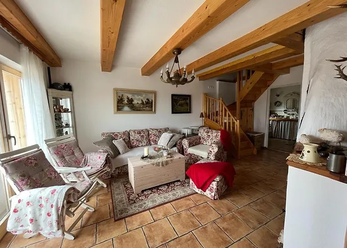 بيت للعطل Dom Pod Kogutem Laliki