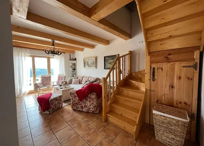 بيت للعطل Dom Pod Kogutem Laliki